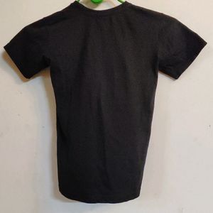 Boy's T-shirt / Black / Age 4 - 5