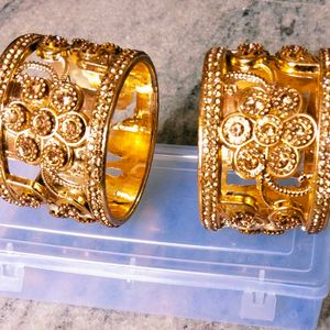 Golden Colour 2 Set Bangle Nice Looking On Stone W