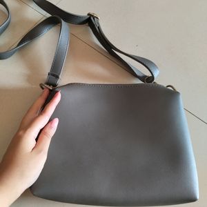 Compact Sling Bag | Adjustable And With Zip