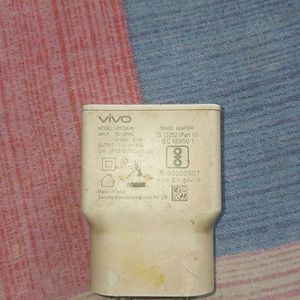 VIVO TRAVEL ADAPTER