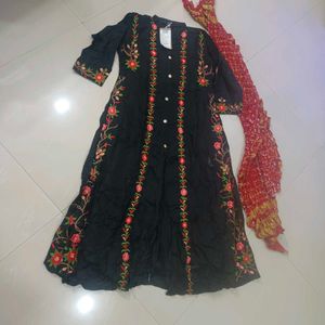 Anarkali Kurta And Dupatta By Pakiza Brand.