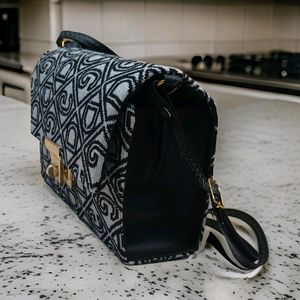 Crossbody Stylish Slingbag Black& White Versatile