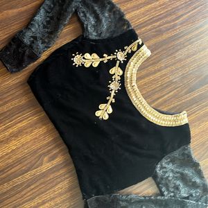 Embroidery valvet blouse