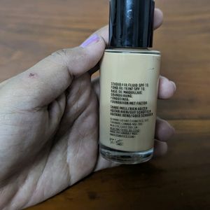 Original MAC Foundation NC20💕😍 Full Size