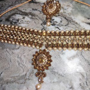 Jewellery Golden Colour Set....