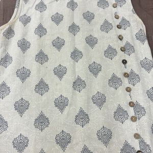 Sleeveless Kurti