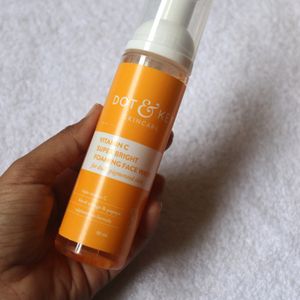 Dot & Key Vitamin C Super Bright Foaming Facewash