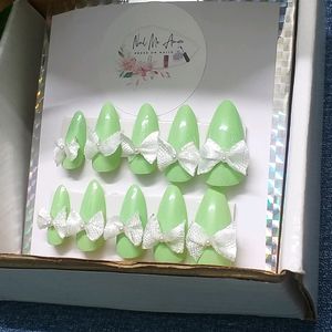Press On Nails(Cupid's Bow~Pistachio Green)