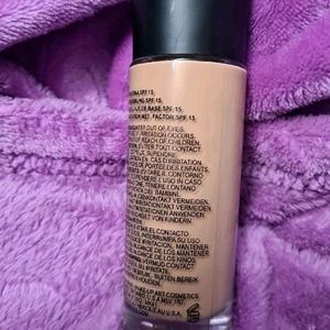 Mac Liquid Foundation NC35