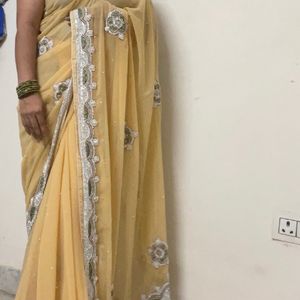 Heavy Cream Saree + Freebies