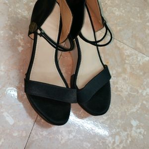 Black heel sandal