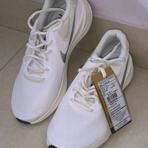 Women Nike Shoes With Tag