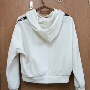 WHITE SWEATSHIRT/ HOODIE