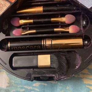 Combo Offer - Make Up Kit And Concealer