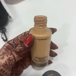 MAC Studio Fix Foundation -NC37