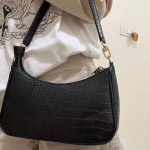 Mast&harbour Handbag Black Color