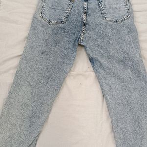 STRAIGHT FIT JEANS