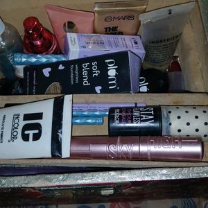 Makup Box And Chudicase