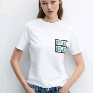 T-shirt With Crochet Pocket