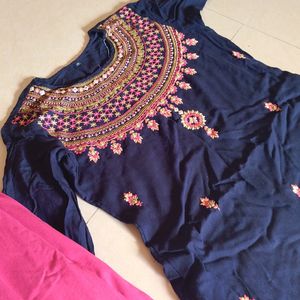 Embroidery Kurti With Leggings