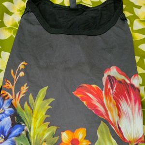 STREACHABLE BLACK ROUND NECK TOP