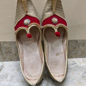 Price Drop... Golden Groom Juttis