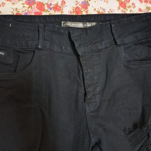 Women's Black Rigged/Distressed Jeans