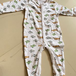 2 Rompers Juniors . Fit Up To 8 Months