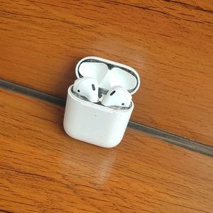 Airpods 2 (2nd Gen.)With Wireless Charging Ca