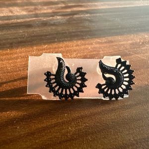 Black Small Studs Earrings