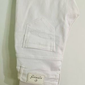 Women’s Straight Cropped White jeans