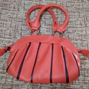 Stylish Pre-owned Handbag in Excellent Condition