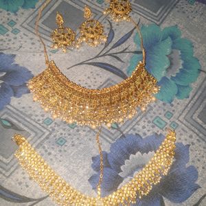 Kundan Necklace Set And Mathapatti Combo