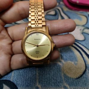 Unisex golden watch