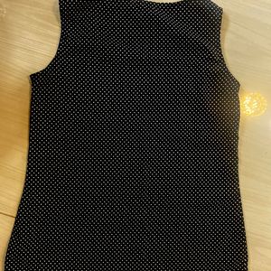 Sleeveless black Top