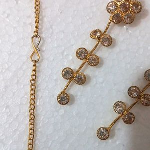 Beautiful Golden Necklace With Earings.