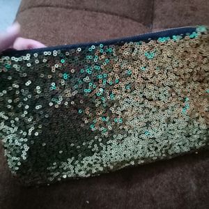 **ON SALE** Sequins Pouch... in golden color ! Goo