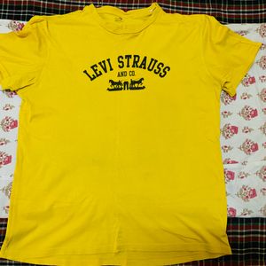 Levi’s - Yellow T-shirt for summer