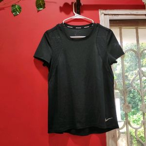 Nike Dry Fit T-shirt In Size M