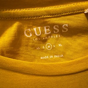 GUESS: Tshirt