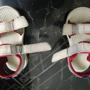 VKC DeBongo Velcro Slippers