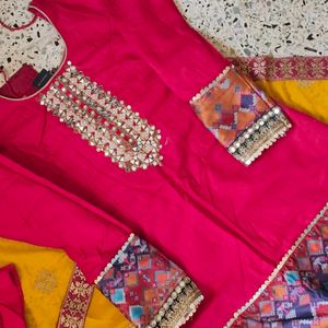 Flat 700 Embroidery Ethnic Suit