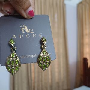 Stone Drop Earrings 💚