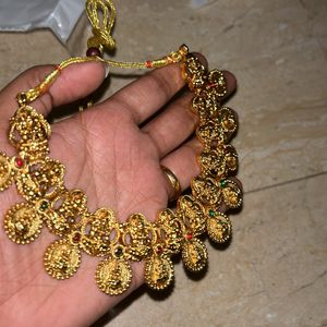 Short Lakshmi Necklace With Earrings