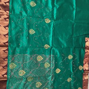 Like New Shiny Silky Cotton Saree For Grabs