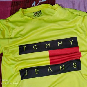 Tommy Hilfiger T-shirt M Size