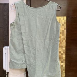 Sage green top🍃