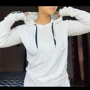 Hoddie White Top