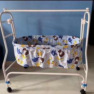 Babyhug Cradle With Mosquito Net