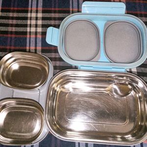 I am selling a Tiffin Box